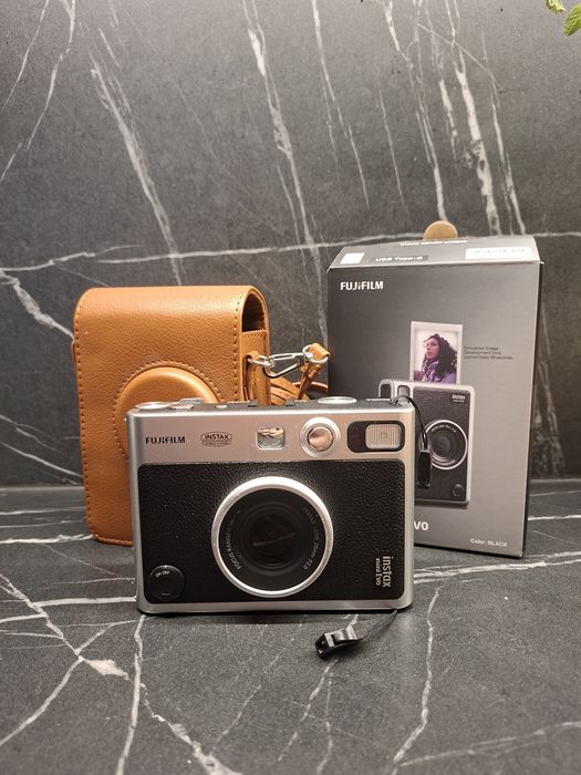 Instax mini evo z pokrowcem