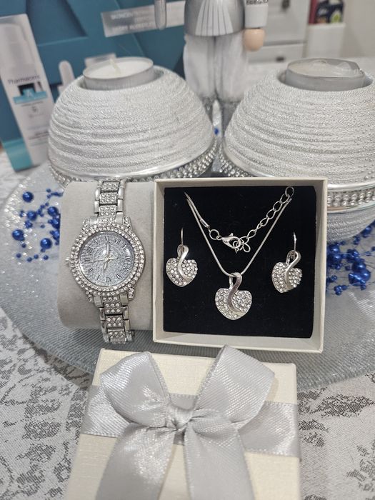 Nowe damskie zegarki I bransoletki