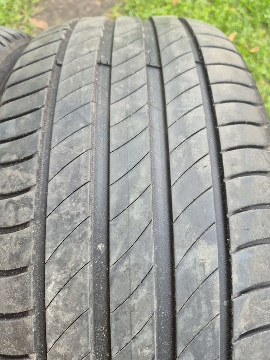 Dwie opony letnie 235/45/17 Michelin.