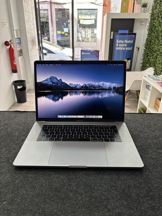 MacBook Pro 15 Core i7 6-Core 2.6 |  512 SSD GB | 16GB