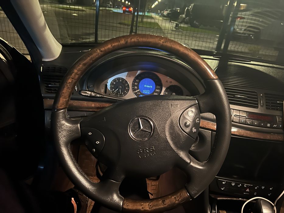 Продам w211 E500