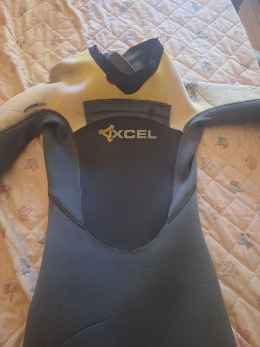 Fato surf usado Xcell