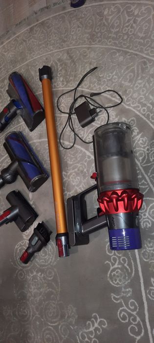Пилосос Dyson V10, гарний стан.