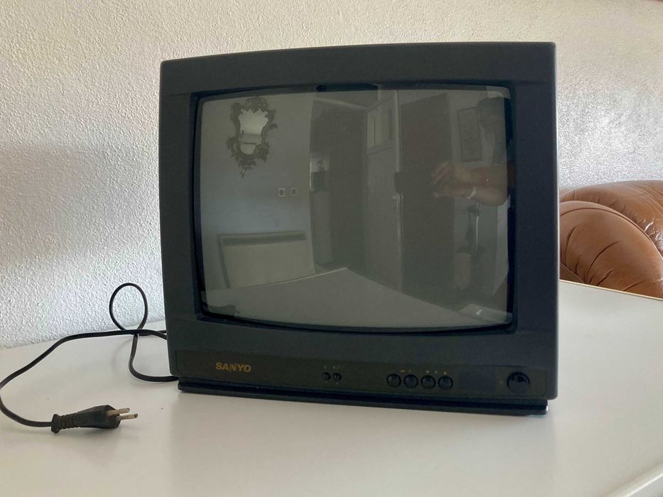 Televisão Sanyo a funcionar normalmente 36 cm