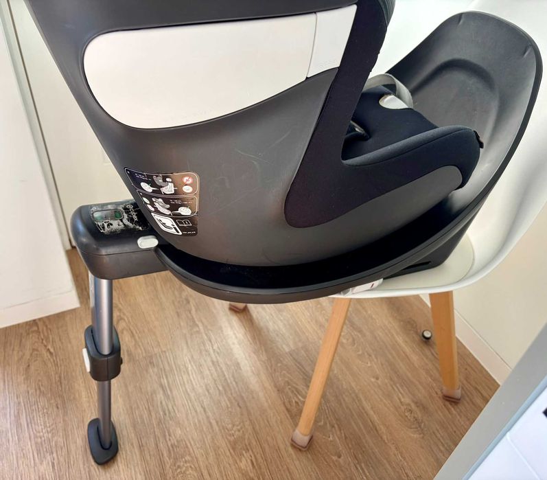Cadeira de Auto Sirona M2 I-Size + Base CYBEX