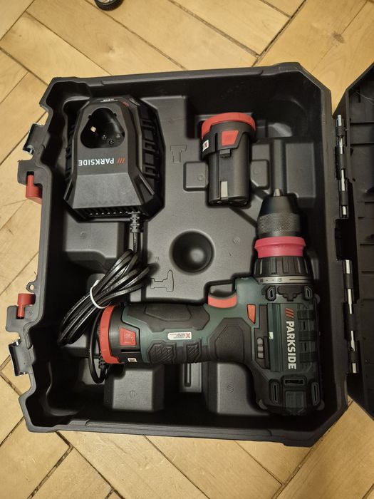 Акумуляторний дриль шуруповерт з великою кількістю насадок parkside