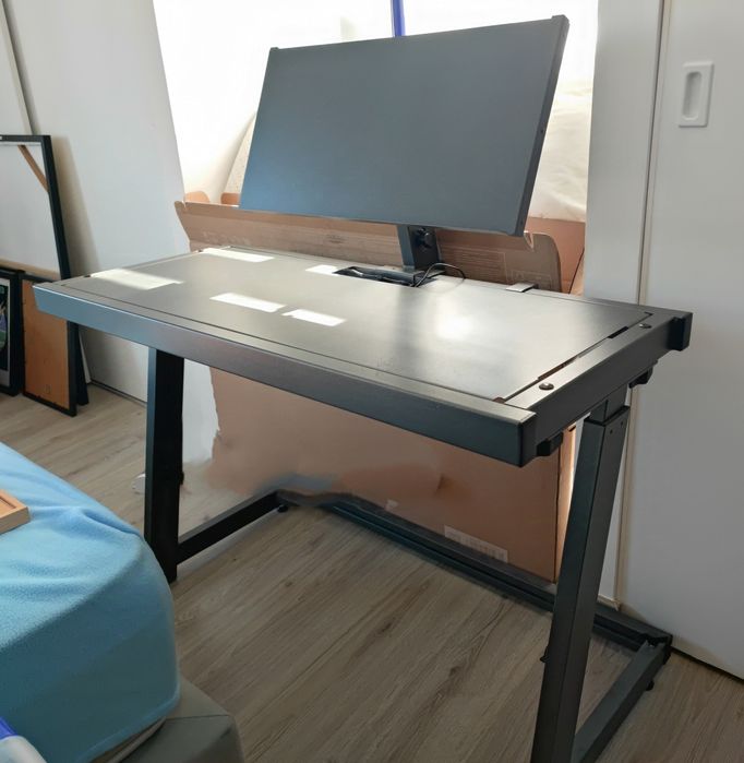 Secretária de estúdio em metall com LEDs