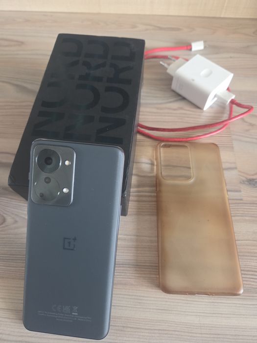 Sprzedam używany smartfon OnePlus Nord 2T 8/128 szary
