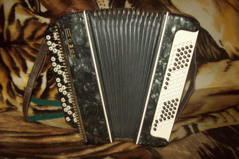 Народнцй инструмент БАЛАЛАЙКА