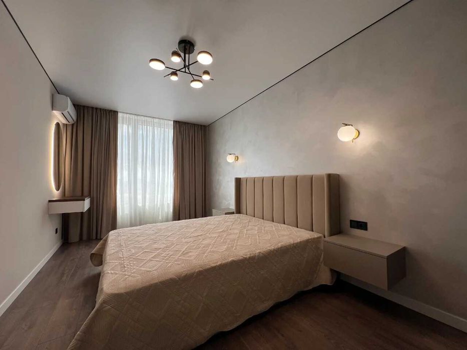 Укомплектована двокімнатна з видом на гори