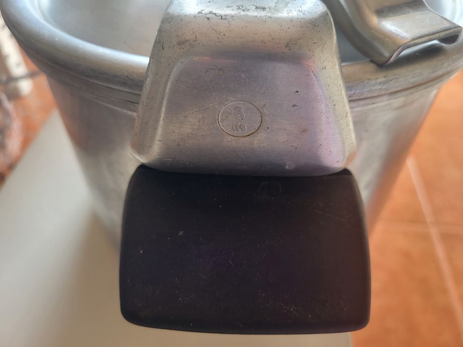 Panelas de pressão de 6 litros cada