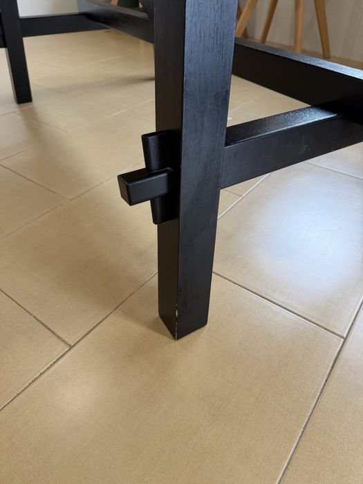 Mesa IKEA SKOGSTA com 4 cadeiras