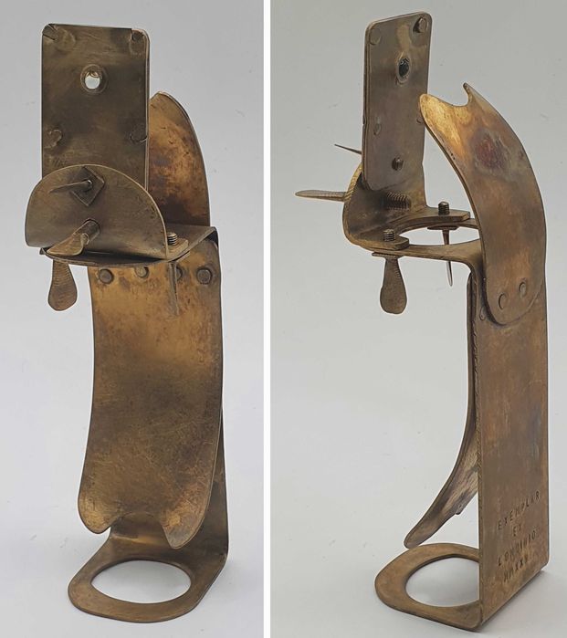 Quatro réplicas de microscópios antigos de Antoni Van Leeuwenhoek