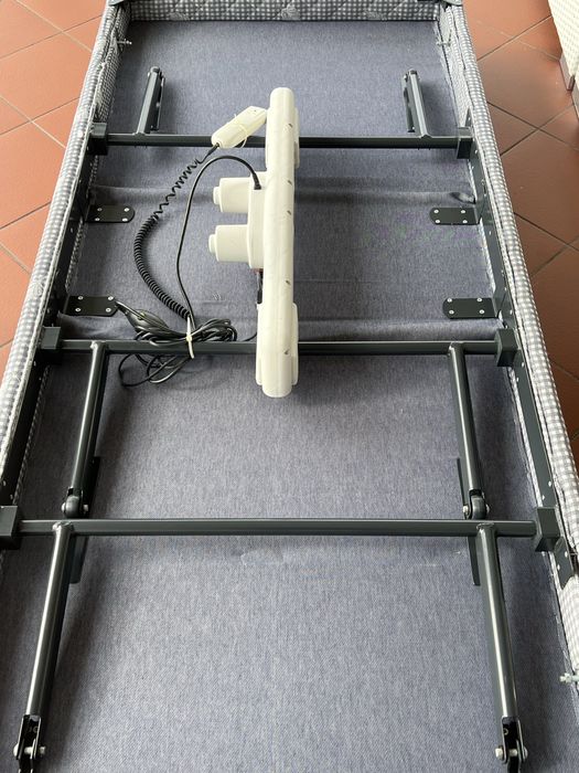 Łóżko z regulacją elektryczną