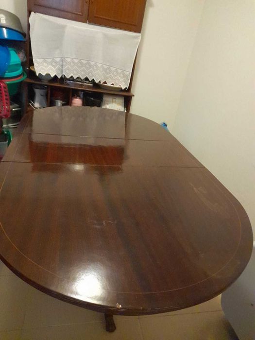 Mesa clássica em madeira 1,85m x 1,00m