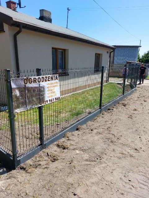 Montaż ogrodzeń panelowych Ogrodzenie panelowe bramy furtki