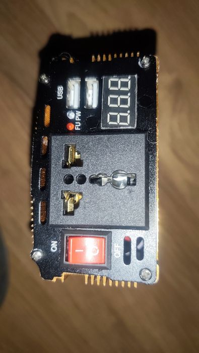 Інвертор Powerone Plus 3000w 12  вольт на 220 +  крокодили