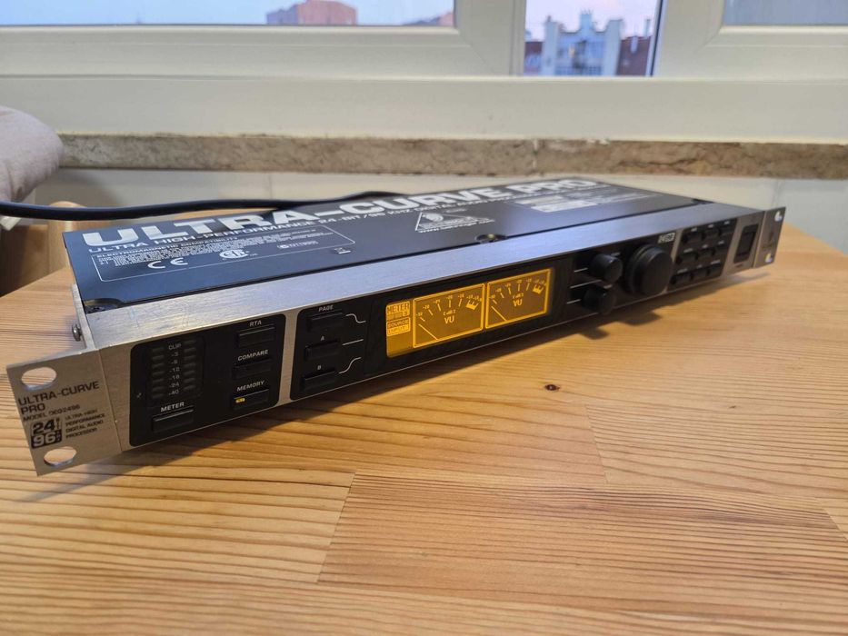 Behringer Ultra-Curve Pro DEQ2496 Processador Áudio Digital