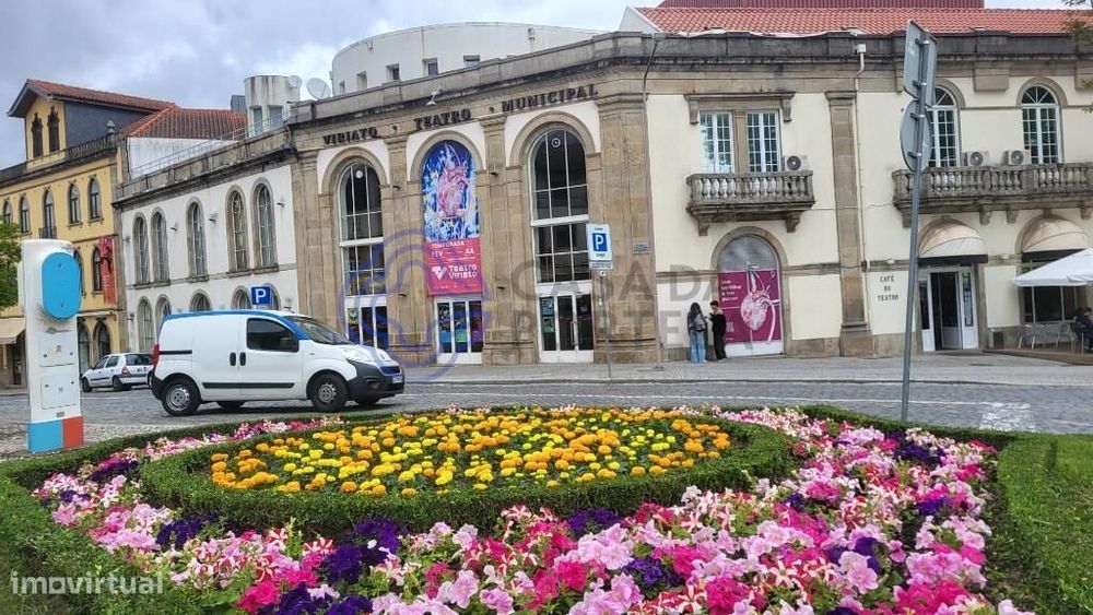T3 em Viseu: Único no Prédio, Escada Privativa e Sótão Total. Ideal pa