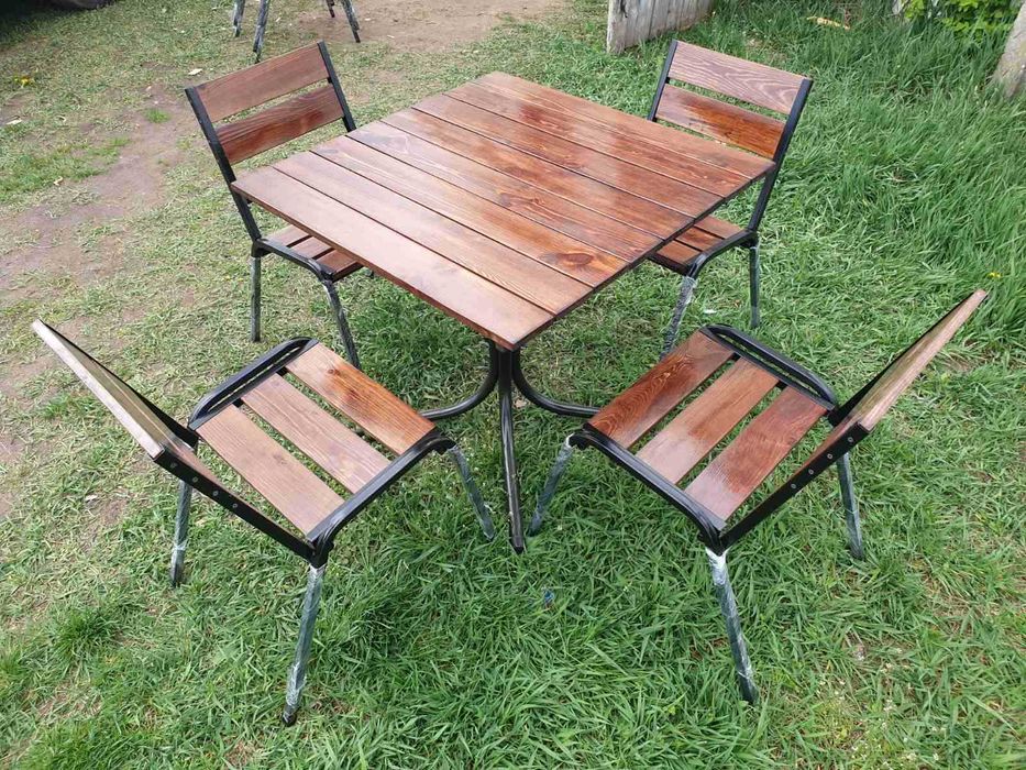 Садові меблі після реставрації.