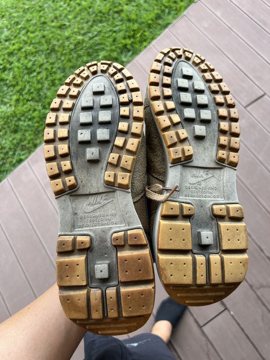 Sapatilhas Nike bege e azul tamanho 42.5