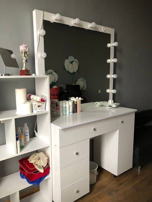 Стол для визажиста