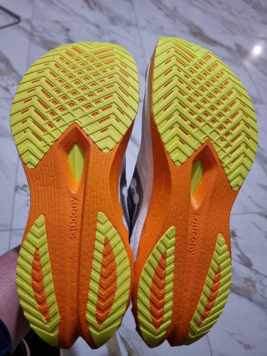 Оригінал 100% чоловічі кросівки Saucony Endorphin speed 4  EUR  46