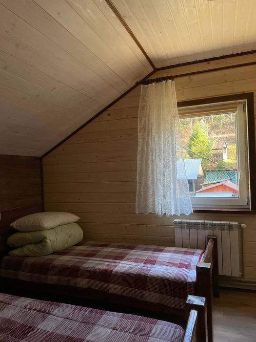 Будинок  у Карпатах Славськ,до 12ть осіб ( «Захар Беркут»)
Біля витя