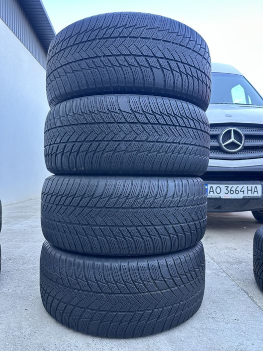 285/45/21 113V XL Bridgestone Blizzak LM001 * RFT RSC