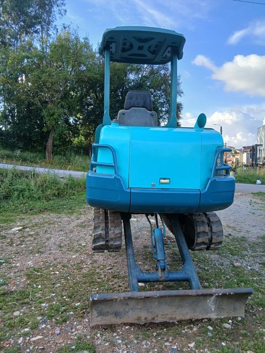 Mini giratoria yanmar b27