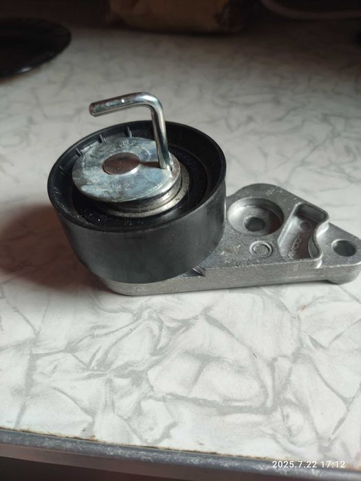 продам ролик натяжителя ремня ГРМ на форд