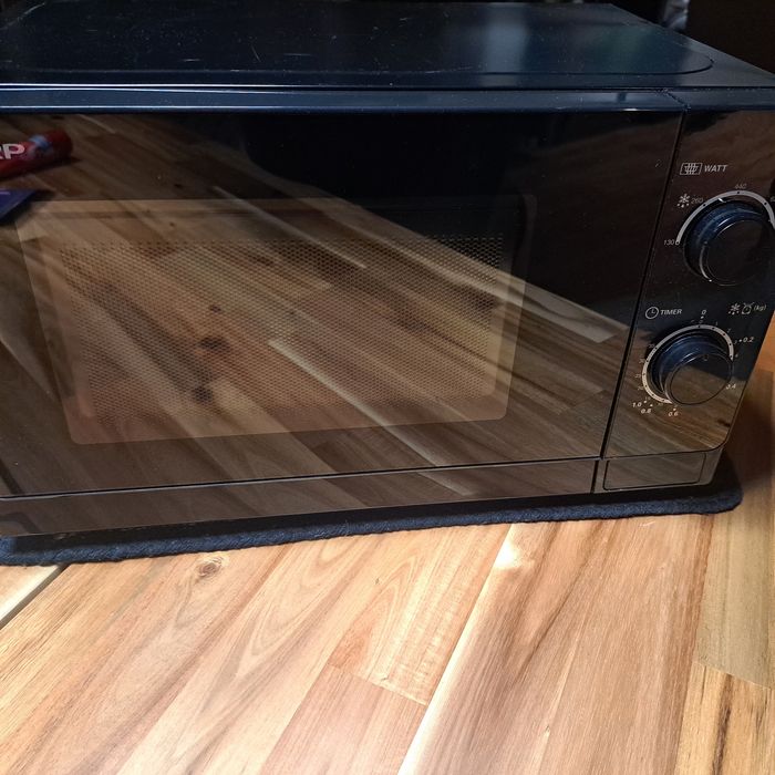 Kuchenka mikrofalowa Sharp R200BKW