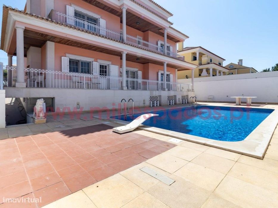 Moradia V6 Isolada com piscina