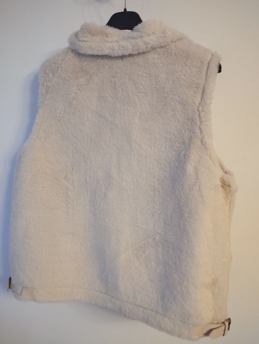 Nowa kamizelka z misia ciepła i wygodna kolor jasny beż duża