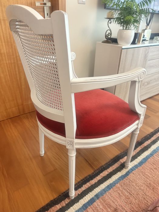 Vendo cadiera com estofamenti em Veludo vermelho cem Decape branco