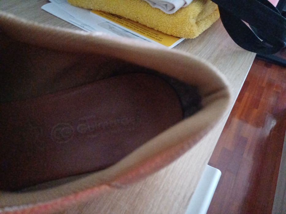 Ténis dourado em bom estado!