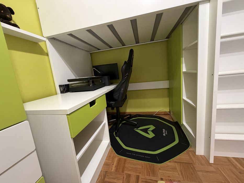 Cama alta  + colchao + secretaria +roupeiro