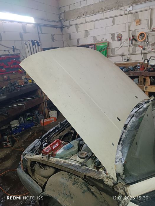 Капот Volkswagen Passat B3 шумка капота Фольксваген Пассат б3