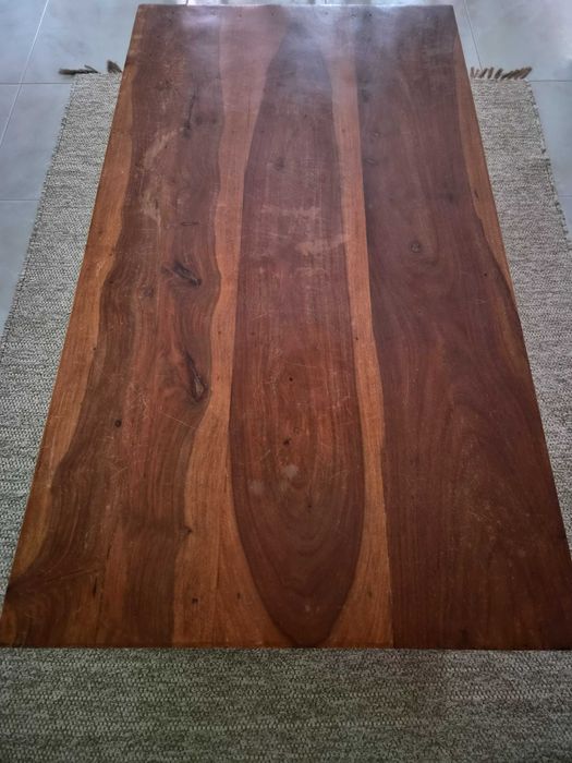 Mesa de madeira maciça