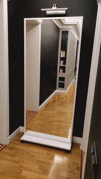 Дзеркало пересувне на колесах. Велике підлогове на колесиках