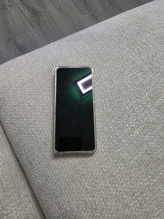 OPPO  find n 6 tem 4 meses