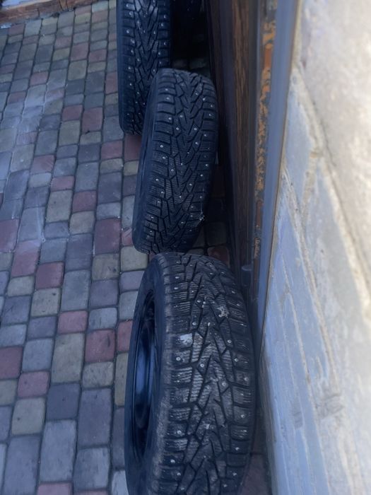 Автошина б/у шипи 195 65/15 Nokian