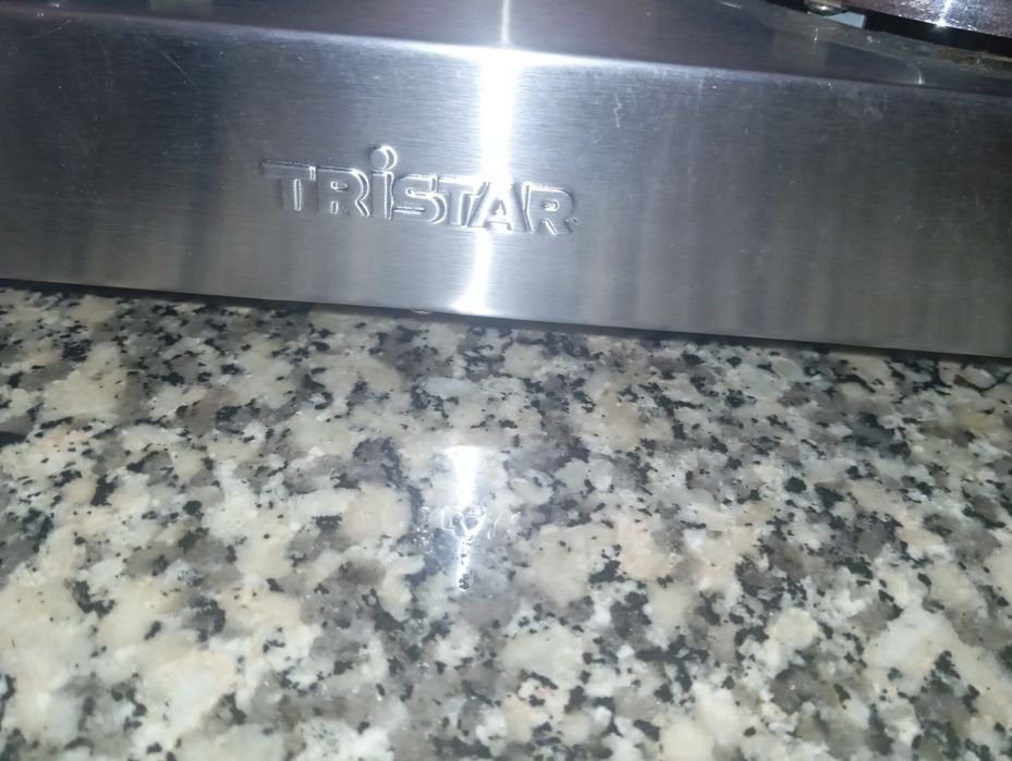 Fogão eletrico placa  portátil fácil de transportar da marca Tristar  medidas 53Cm  em inox com pouco uso