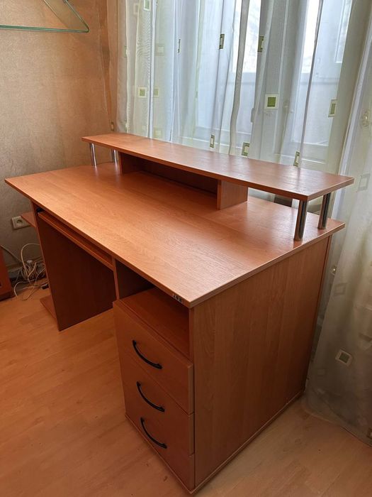 Продам компьютерный стол , иди для учёбы