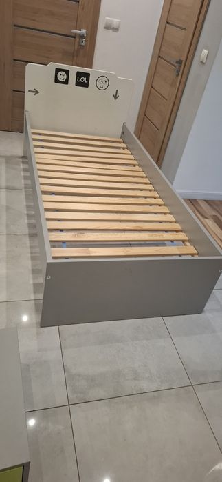 Łóżko mebli 200x90  plus szafki pod łóżko