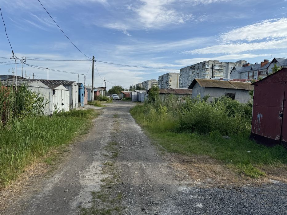 Продам гараж в кооперативі автолюбитель вул.Коновальця