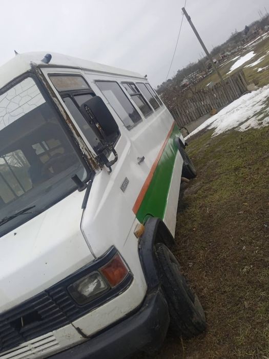 Продаи на полном ходу   4.0дизель , пасажир 22 места