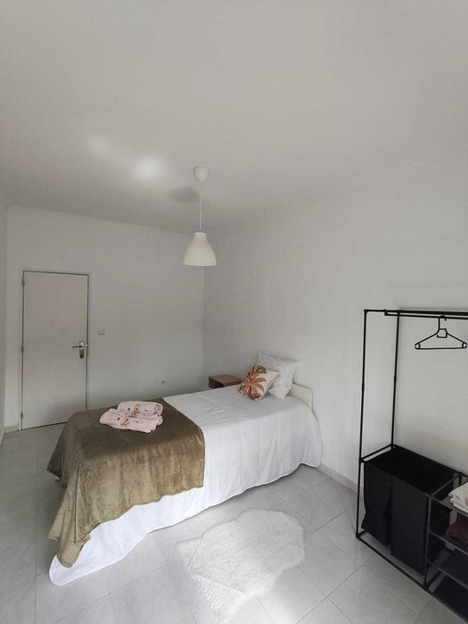 Quarto para Alugar – Póvoa de Santa Iria Forte da Casa (Despesas Incluídas)