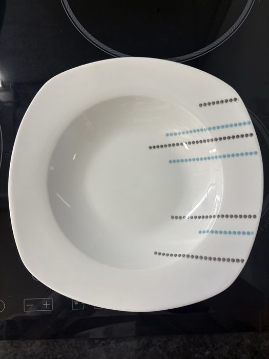 Conjunto de pratos refeição