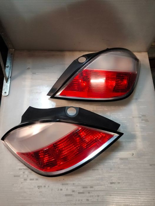 Farolim / Farol Traseiro Esquerdo / Direito - Opel Astra H